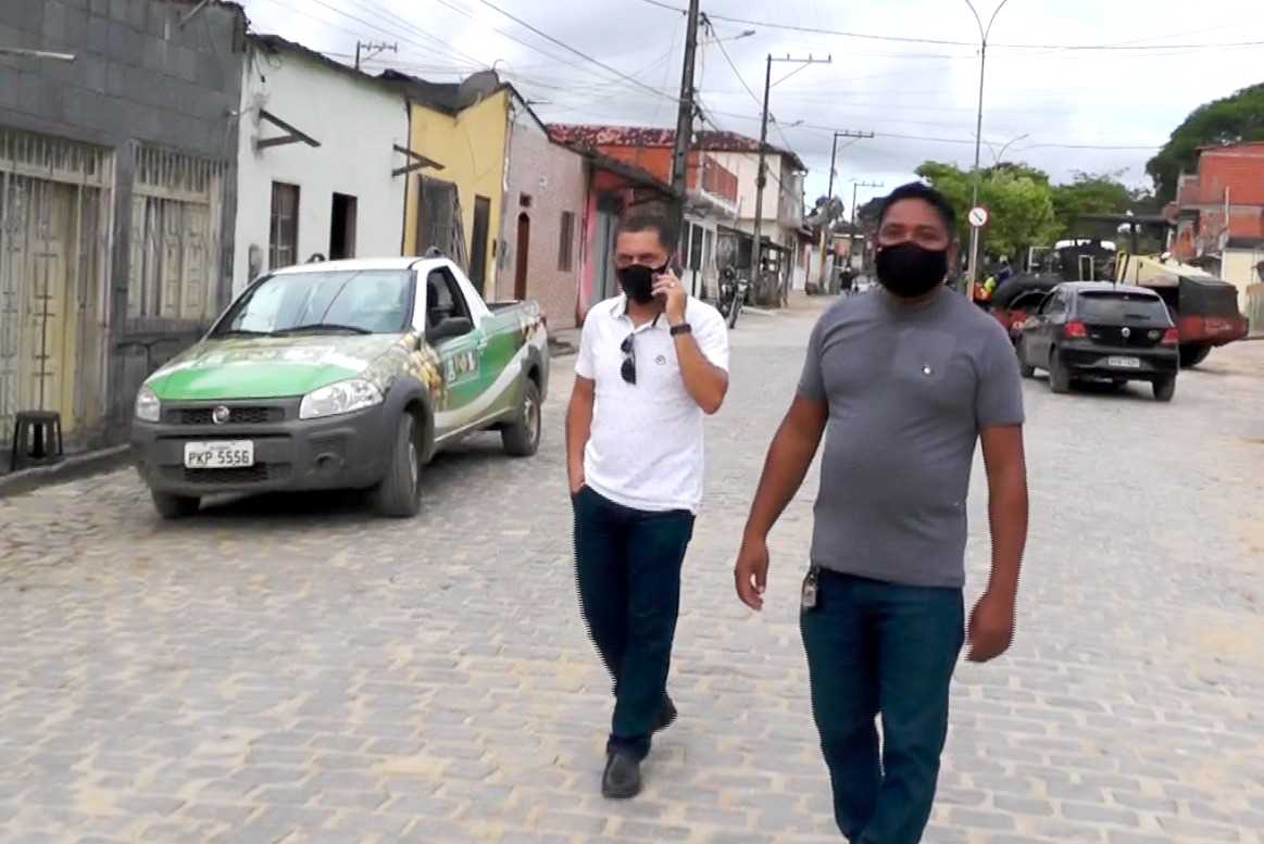 Camacã: Prefeito Paulo do Gás leva asfalto para Leoventura com recursos próprios